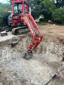 Terrassement dans la roche pour installation d’une fosse compacte